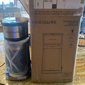 New Frigidaire single serve ground coffee maker with insulated travel mug